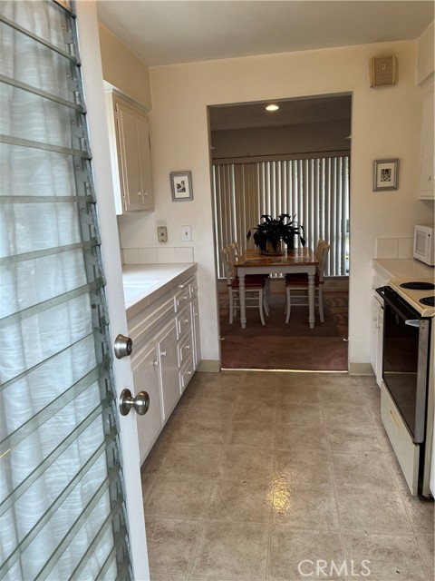 Detail Gallery Image 12 of 26 For 9826 Coral Cove Cir, Huntington Beach,  CA 92646 - 3 Beds | 1/1 Baths