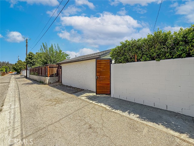 Detail Gallery Image 42 of 54 For 22245 Welby Way, Woodland Hills,  CA 91303 - 4 Beds | 3 Baths