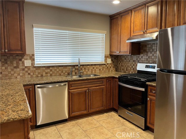 Detail Gallery Image 6 of 19 For 2538 N Thorne, Fresno,  CA 93704 - 5 Beds | 3 Baths