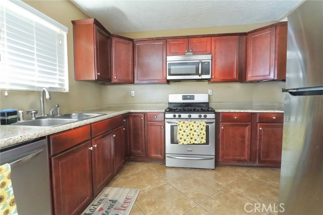 16459 Bunnell Avenue, Victorville CA: https://media.crmls.org/medias/8be86b64-1107-4771-a32a-99b544808d6c.jpg