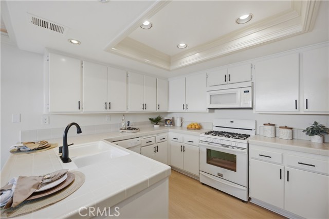 Detail Gallery Image 11 of 48 For 23401 via Linda #C,  Mission Viejo,  CA 92691 - 2 Beds | 2/1 Baths