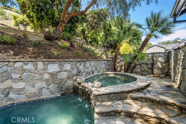 Detail Gallery Image 20 of 21 For 4057 Woodcliff Rd, Sherman Oaks,  CA 91403 - 3 Beds | 2/1 Baths
