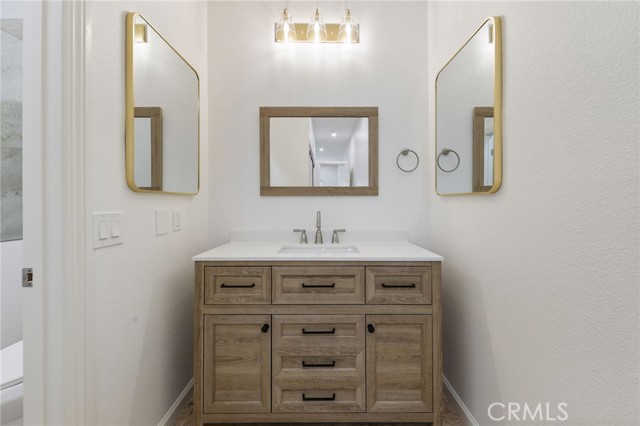 606 Lake Street, Huntington Beach CA: https://media.crmls.org/medias/8be958c2-b8f8-49c8-b292-70638c085ca1.jpg