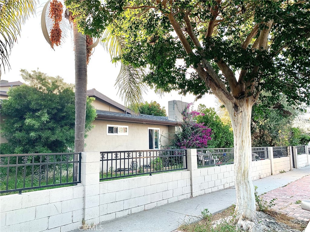 17091 Oak Lane, Huntington Beach, CA 92647
