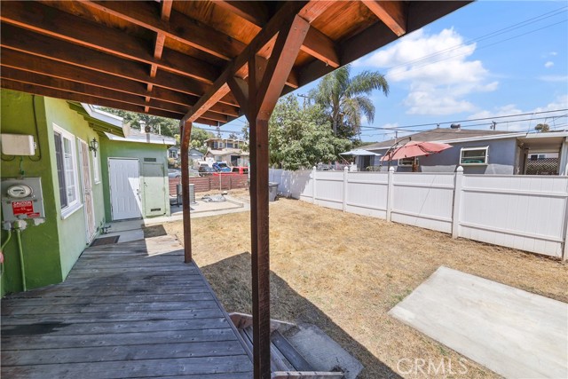 1992 Raymond Avenue, Signal Hill CA: https://media.crmls.org/medias/8bea237c-d6d9-4056-ba5e-f0b933152a19.jpg