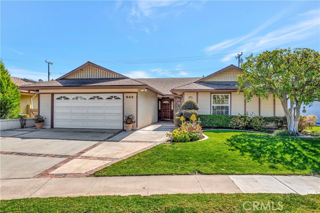 Detail Gallery Image 2 of 47 For 945 Lansing Ln, Costa Mesa,  CA 92626 - 4 Beds | 2 Baths