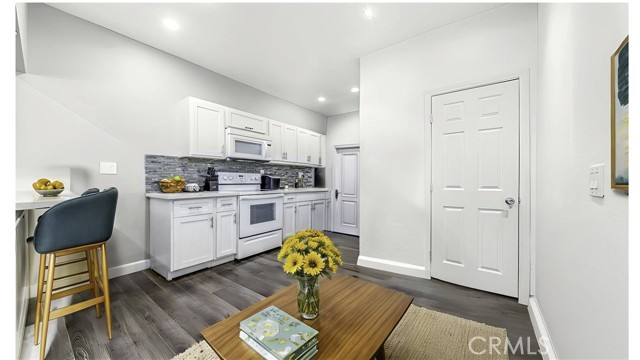 Detail Gallery Image 4 of 15 For 217 Columbia Pl, Los Angeles,  CA 90026 - 2 Beds | 2 Baths