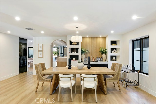 Detail Gallery Image 9 of 75 For 22269 Avenue San Luis, Woodland Hills,  CA 91364 - 5 Beds | 5/1 Baths