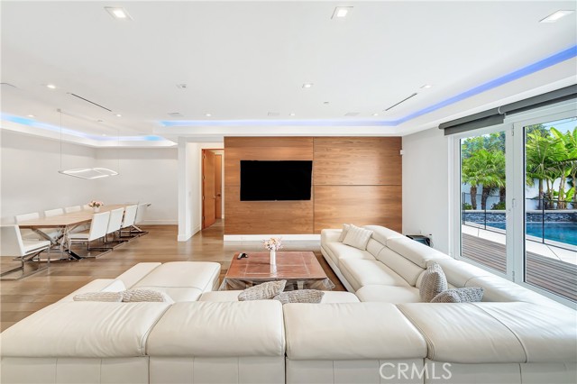 5622 Katherine, Sherman Oaks CA: https://media.crmls.org/medias/8bec47d0-e59a-417a-97fd-e3b5b472a2c5.jpg