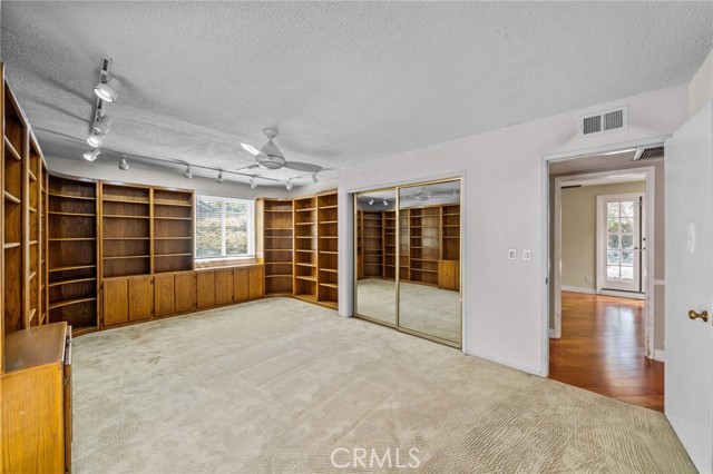 11121 Kensington Road, Los Alamitos CA: https://media.crmls.org/medias/8bed0bf7-d7f7-40ef-bbc7-378fc4112f38.jpg