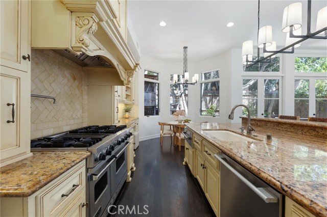 Detail Gallery Image 24 of 64 For 2516 Walnut Ave, Manhattan Beach,  CA 90266 - 5 Beds | 5/1 Baths