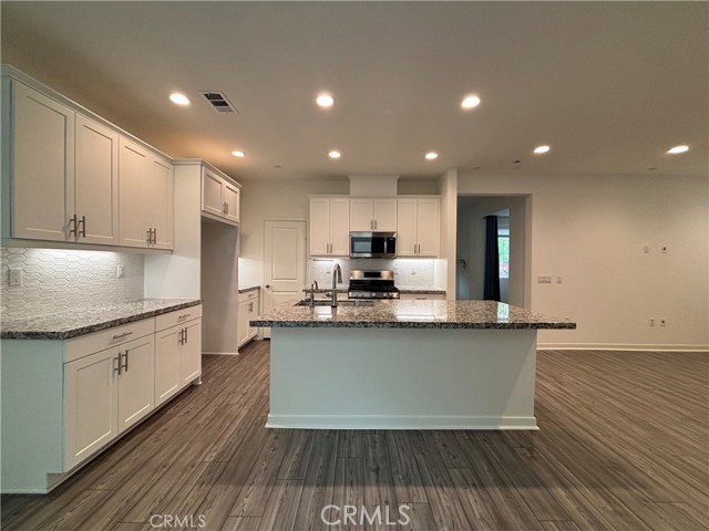 Detail Gallery Image 7 of 22 For 26149 Park Ave #3,  Redlands,  CA 92373 - 3 Beds | 3 Baths