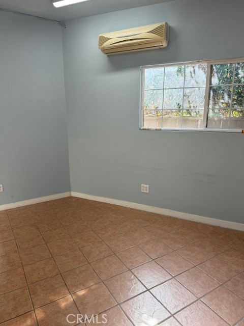 MLS #OC25120942 img 4