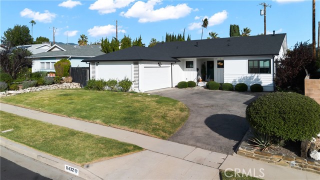 Detail Gallery Image 3 of 38 For 11432 Sophia Ave, Granada Hills,  CA 91344 - 3 Beds | 2 Baths