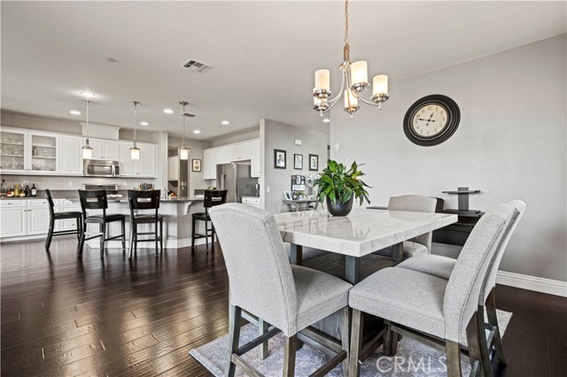 20556 Suzie Lane, Saugus CA: https://media.crmls.org/medias/8bee2f36-1a77-4b1a-8646-370975e1ab57.jpg