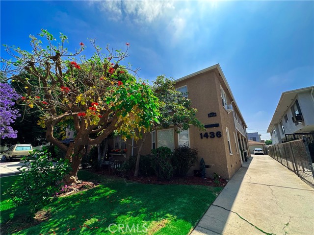 1436 S Holt Avenue, Los Angeles CA: https://media.crmls.org/medias/8bee4442-a5f7-4059-a5be-6df66902162a.jpg