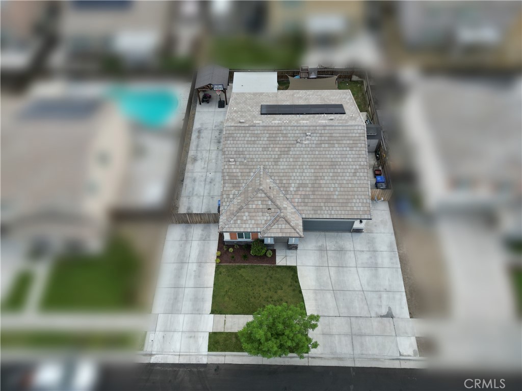 https://media.crmls.org/medias/8bee6562-fc93-497d-846a-08dd7f893939.jpg?preset=X-Large