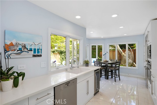 Detail Gallery Image 6 of 57 For 762 Tustin Avenue, Newport Beach,  CA 92663 - 2 Beds | 2/1 Baths