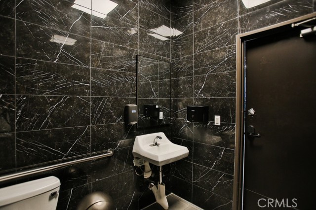 5537 W Sunset Boulevard, Los Angeles CA: https://media.crmls.org/medias/8bef3ab3-962a-4c44-8683-68b15b2633c8.jpg