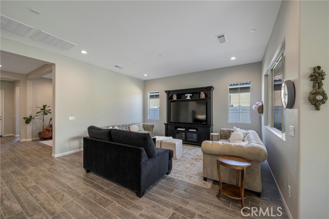 Detail Gallery Image 14 of 66 For 11976 Discovery Ct, Corona,  CA 92883 - 2 Beds | 2 Baths