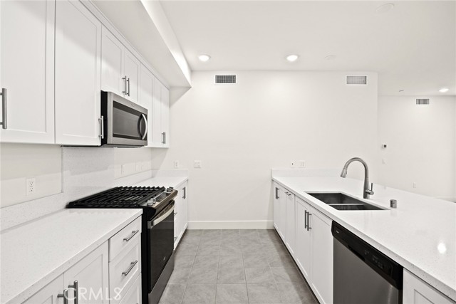 16321 Dawn Way, Tustin CA: https://media.crmls.org/medias/8bf05d1b-8066-4520-851c-322785fd0c4e.jpg