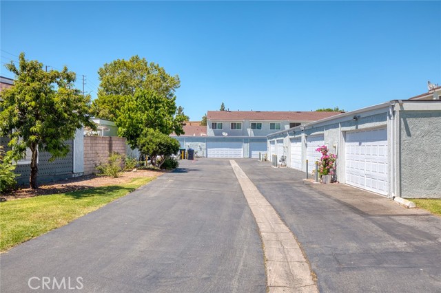 8515 Edgebrook Drive, Garden Grove CA: https://media.crmls.org/medias/8bf09573-1698-4d45-9631-27dae7dafead.jpg