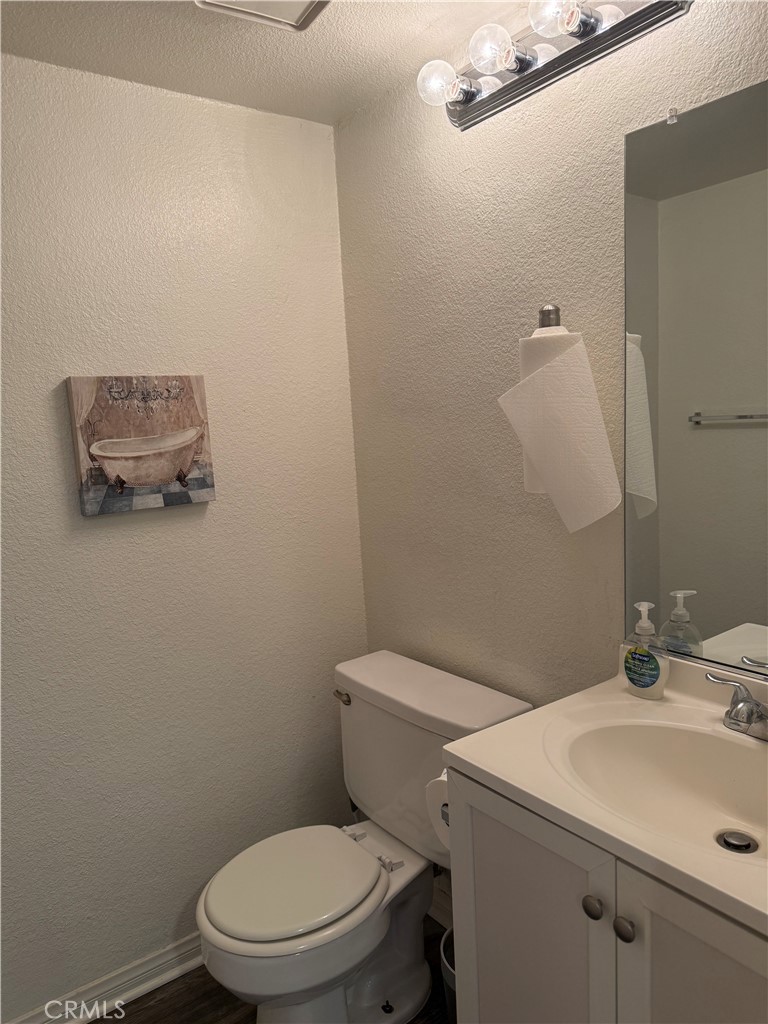 https://media.crmls.org/medias/8bf1063d-c5d6-48eb-a951-33ba4d097bcb.jpg?preset=X-Large