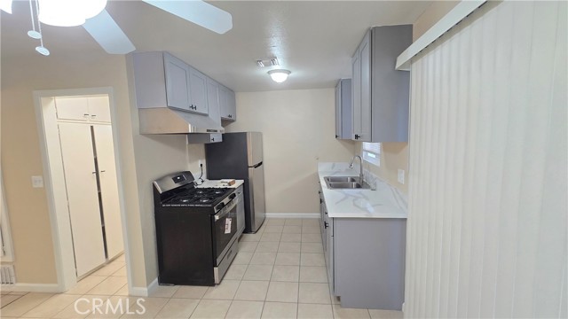 Detail Gallery Image 4 of 17 For 4505 Canoga #C,  Montclair,  CA 91763 - 2 Beds | 1/1 Baths