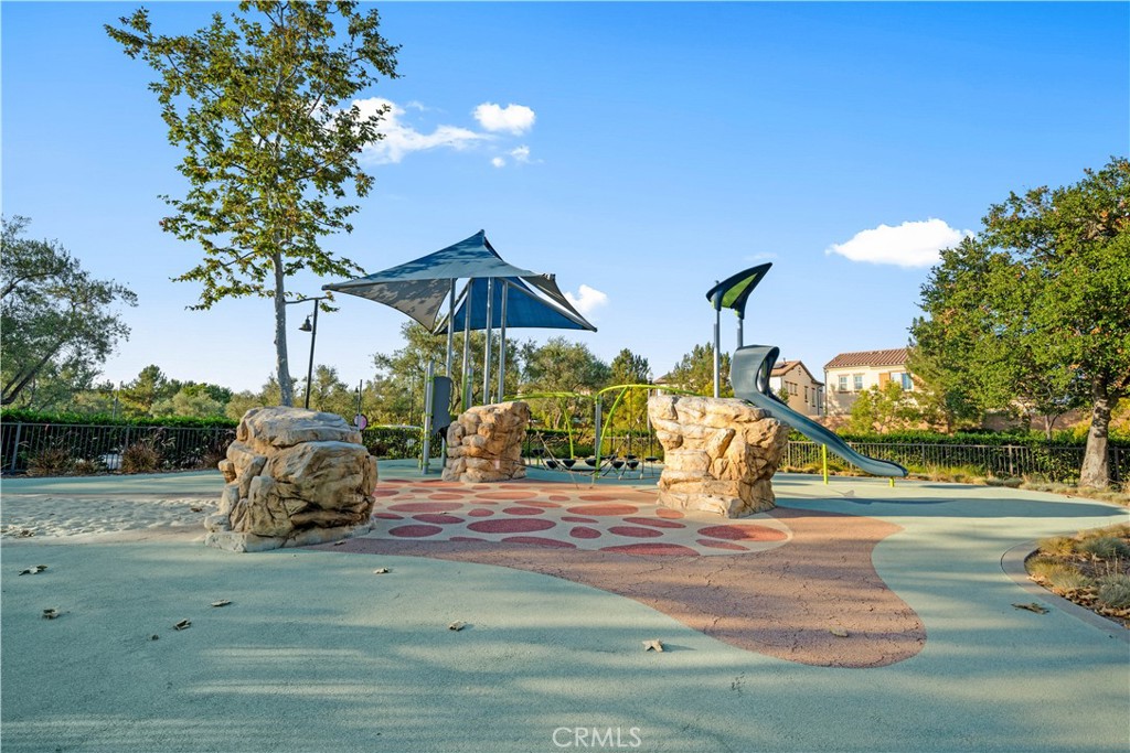 https://media.crmls.org/medias/8bf436e8-bdf9-488a-a7b1-4ae547f22c4a.jpg?preset=X-Large