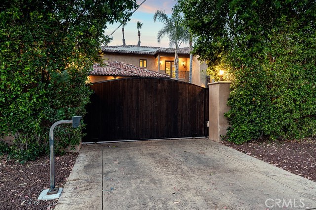 23115 Erwin Street, Woodland Hills CA: https://media.crmls.org/medias/8bf44332-da22-416a-a01c-9f35166a4632.jpg