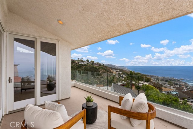 Detail Gallery Image 13 of 41 For 2526 Encina Way, Laguna Beach,  CA 92651 - 3 Beds | 3/1 Baths