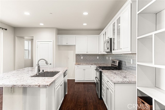 4069 Cottage Way, Ontario CA: https://media.crmls.org/medias/8bf4e56a-4a09-4897-90d4-a19cbe42bea1.jpg
