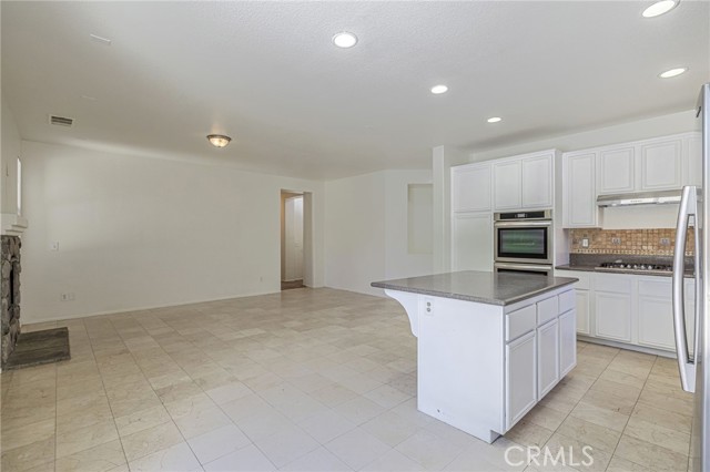 43839 58th W Street, Lancaster CA: https://media.crmls.org/medias/8bf55077-aac8-47fc-87e1-e59ec2a5bce7.jpg