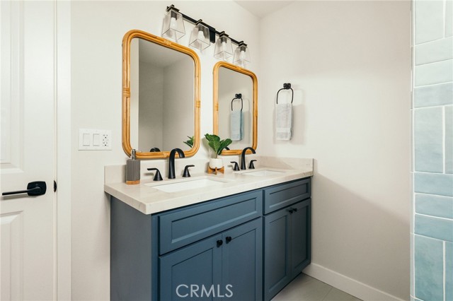 16502 Potter Circle, Huntington Beach CA: https://media.crmls.org/medias/8bf5e74e-98ab-4c56-bf5c-5f8c520b5298.jpg