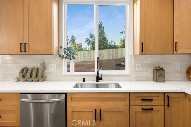 1737 Drayer Drive, Paradise CA: https://media.crmls.org/medias/8bf66c9d-1796-4b03-8e01-1ffe96d34732.jpg
