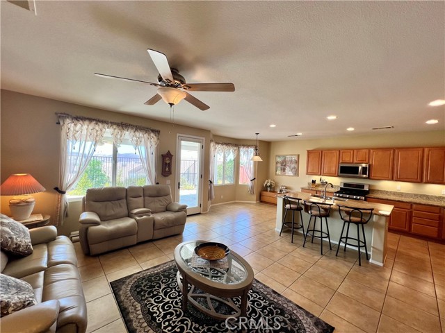 Detail Gallery Image 4 of 21 For 28621 Pensthorpe Cir, Menifee,  CA 92584 - 3 Beds | 2/1 Baths