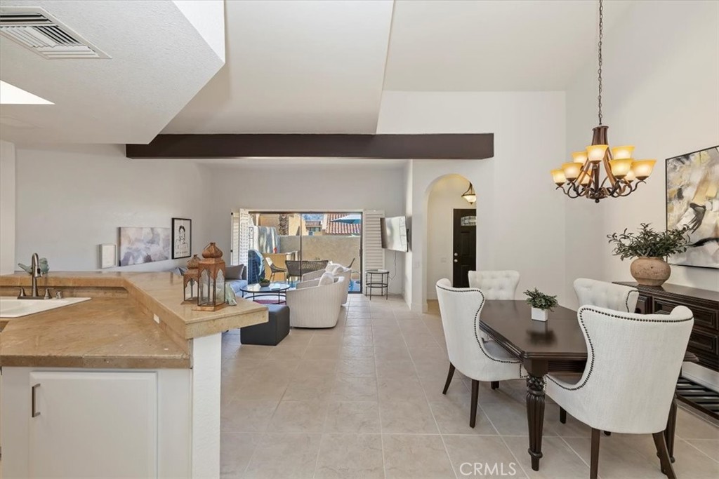 https://media.crmls.org/medias/8bf6f6ef-7f57-4748-a5cc-18b604850cba.jpg?preset=X-Large