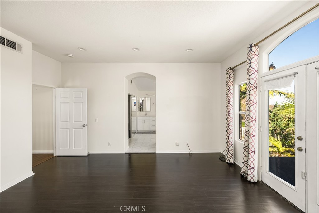 8bf76042 Ed7d 4f1e B164 9b3eeac20ded