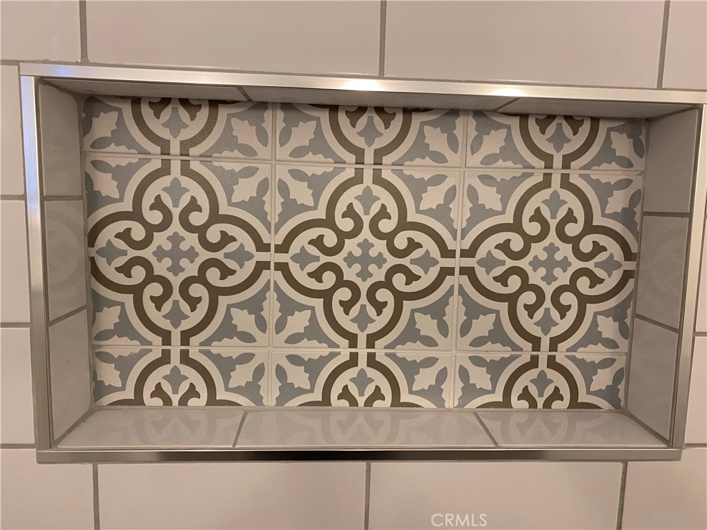 https://media.crmls.org/medias/8bf8b6e8-5903-4567-9d93-4e688103f00b.jpg?preset=X-Large