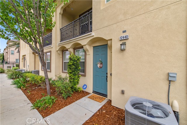 Detail Gallery Image 2 of 29 For 12440 Constellation St, Corona,  CA 91752 - 2 Beds | 2/1 Baths