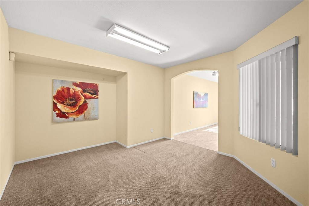 https://media.crmls.org/medias/8bf972cb-f854-4688-bd81-9fedc9bee730.jpg?preset=X-Large