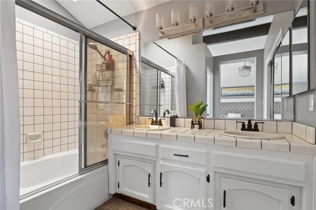 7209 Copper Creek Way, Bakersfield CA: https://media.crmls.org/medias/8bf9f4ad-270c-4aff-a931-5688b117a372.jpg