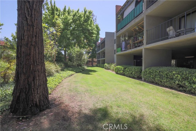 Detail Gallery Image 4 of 37 For 242 E Fern Ave #208,  Redlands,  CA 92373 - 2 Beds | 2 Baths