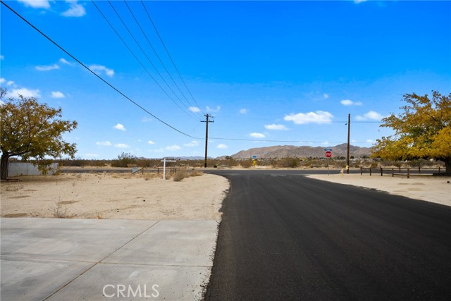 Detail Gallery Image 10 of 54 For 7147 Lennox Ave, Yucca Valley,  CA 92284 - 3 Beds | 2 Baths