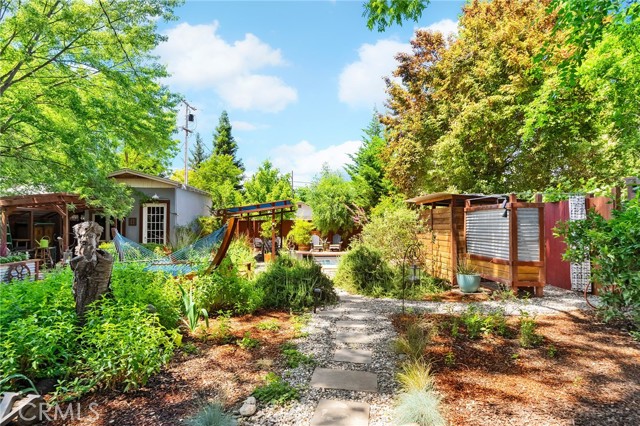 466 E 2nd Avenue, Chico CA: https://media.crmls.org/medias/8bfc9c76-8eee-4561-a9e2-dbc2f4762ae5.jpg