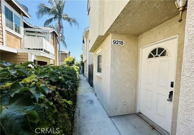 9218 Elm Vista Drive, Downey CA: https://media.crmls.org/medias/8bfe9846-ea19-4ec6-9995-540236014c78.jpg