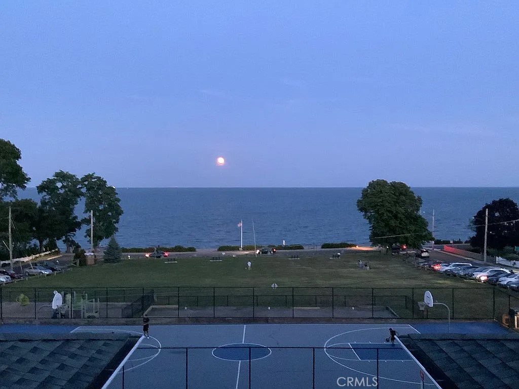 https://media.crmls.org/medias/8bfe9cb2-4651-40ae-8bad-10227a55df9d.jpg?preset=X-Large