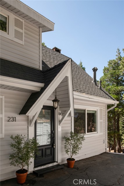 Detail Gallery Image 23 of 28 For 231 Crest Cir, Lake Arrowhead,  CA 92352 - 4 Beds | 2/1 Baths