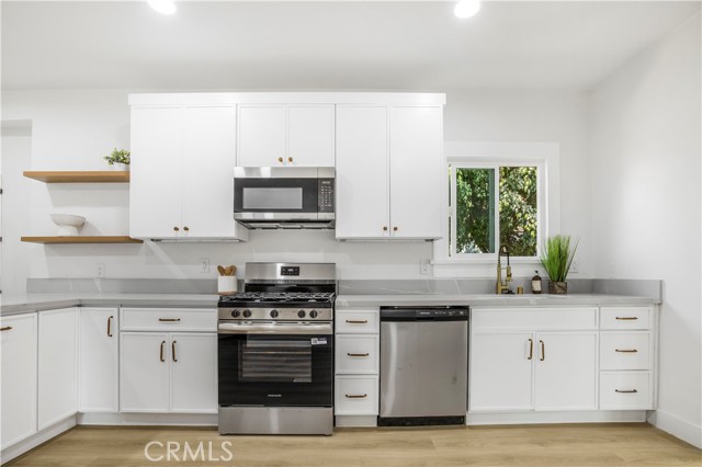 1270 W 19th Street, Long Beach CA: https://media.crmls.org/medias/8c006ce2-f834-4e22-aa52-dcb90faf0751.jpg