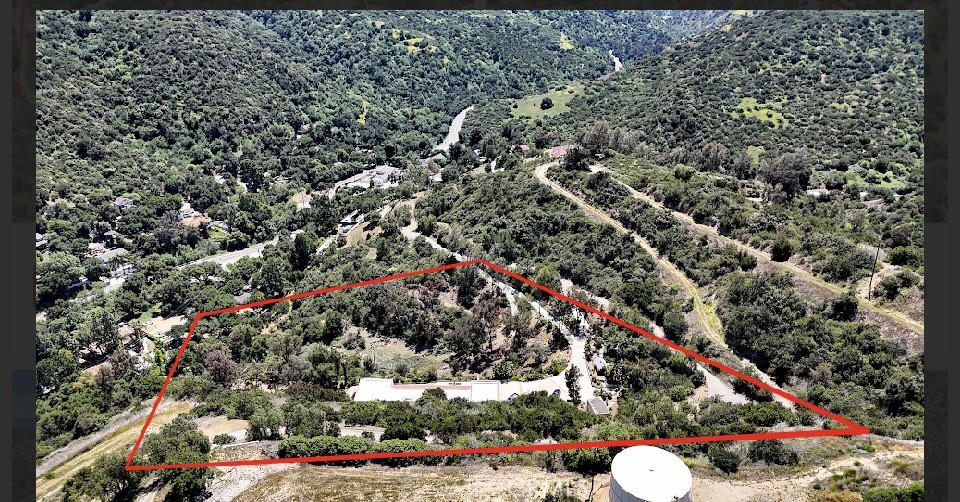 https://media.crmls.org/medias/8c008f9b-0da8-47f0-84bd-7a11fd50bd4d.jpg?preset=X-Large